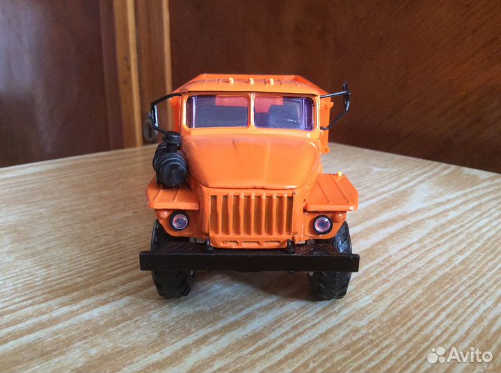 Модель Урал 5557 с/х,масштаб 1:43, элекон г.Казань