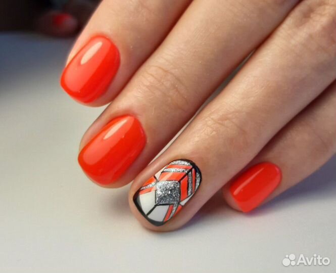 Педикюр с покрытием лаком