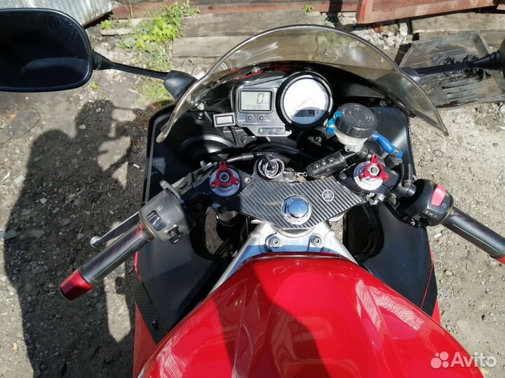 Yamaha YZF-R6 2001 (год выпуска)