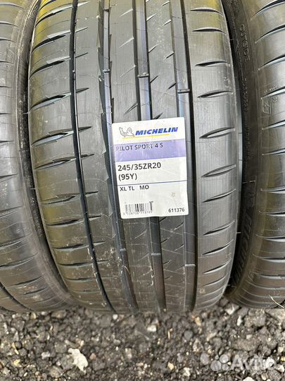 Michelin Pilot Sport 4 S 245/35 R20 и 275/30 R20