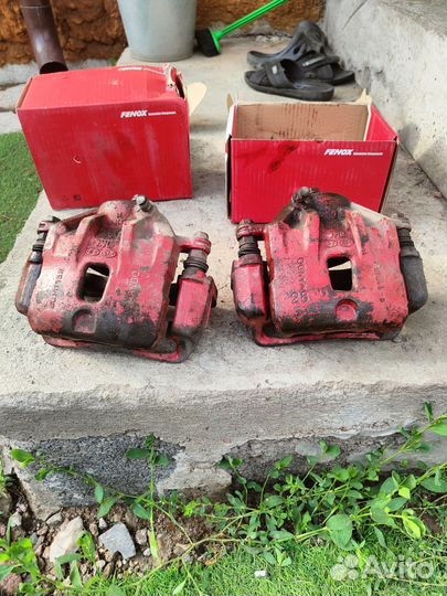 Суппорта в заборе хундай Туксон 1 передние