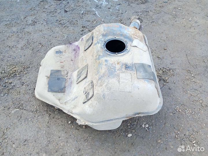 Топливный бак Audi 100 C3