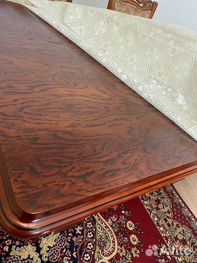 Стол со стульями