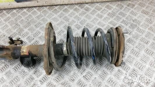 Стойка передняя правая toyota avensis T27 (HBN16N5