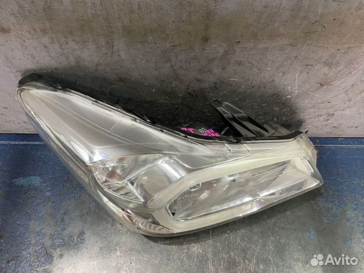 Фара ксенон правая Subaru Forester SJ