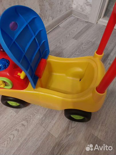 Машинка каталка толокар с ручкой