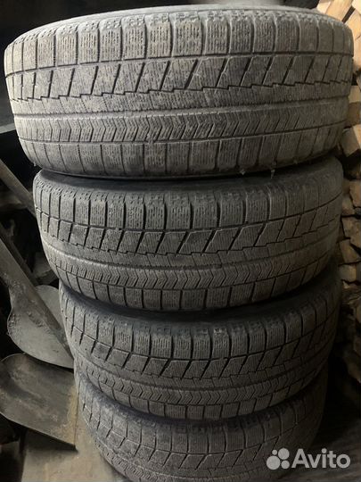 Bridgestone Blizzak VRX 215/60 R16