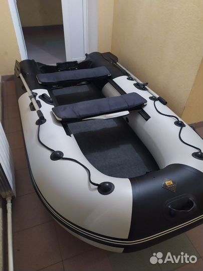 Лодка Ривьера 3200 ск