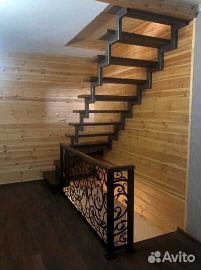 Лестница прямая на металлокаркасе