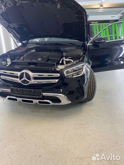 Оклейка фар полиуретановой защитной пленкой