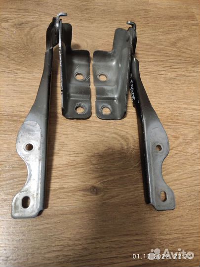 Петля капота Mazda CX-30