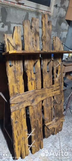 Вешалка в прихожую дерево