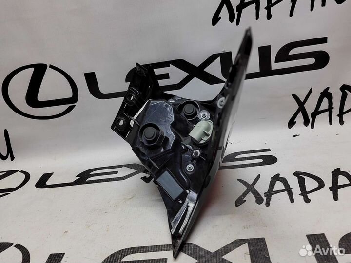 Фонарь в крыло Lexus NX300