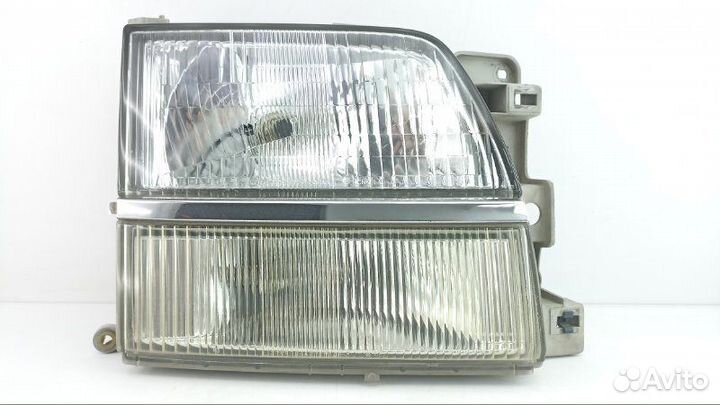 Фара правая Nissan Elgrand ALE50 1998