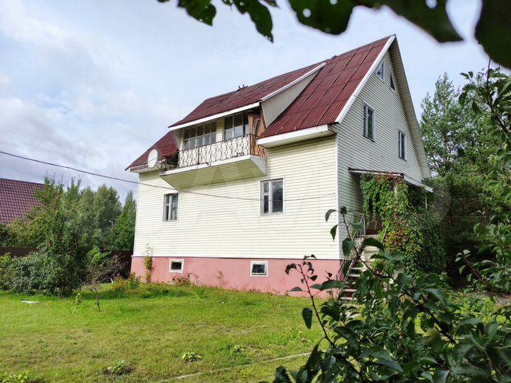 Дом 426 м² на участке 12 сот.