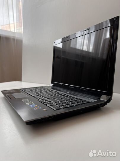 Ноутбук Lenovo v560