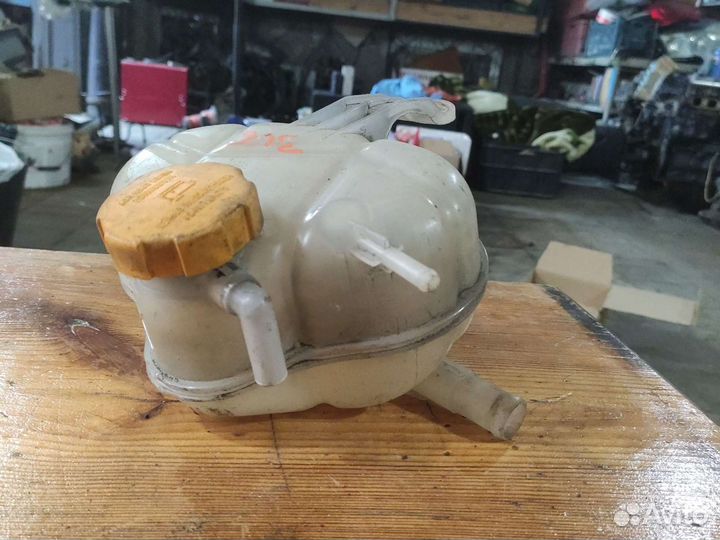 Бачек расширительный opel Corsa d