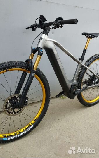 Cube Reaction Hybrid Limited Edition M 750 29