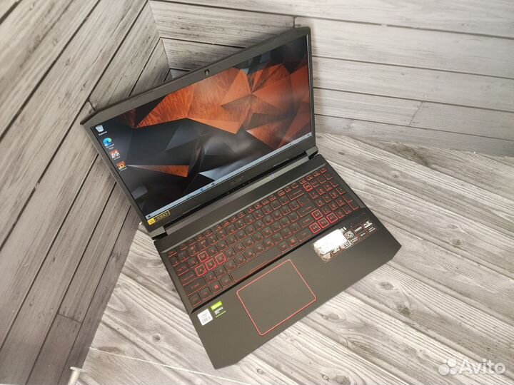 Acer Nitro 5 Core i5-10300H / 16GB / GTX1650TI