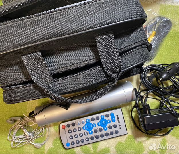 Портативный видеопроигрыватель Hyundai H-lcdvd705