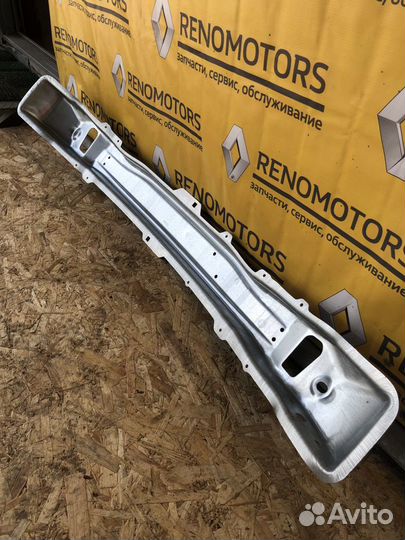 Усилитель бампера передний Рено Дастер оригинал