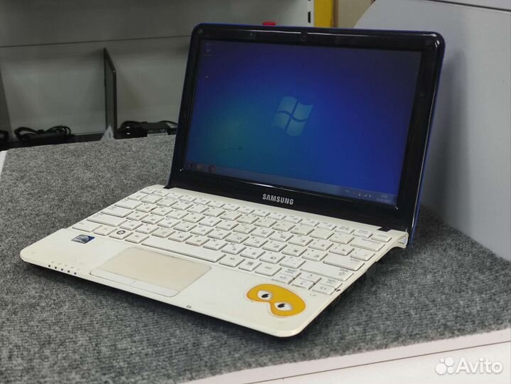 Компактный нетбук для работы Samsung