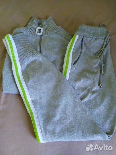 Спортивный костюм женский