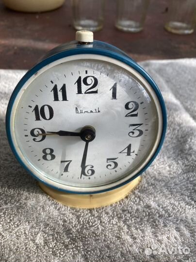 Часы будильник СССР