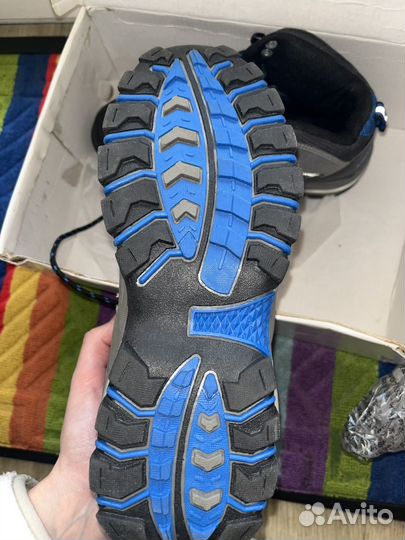 Зимние спортивные ботинки