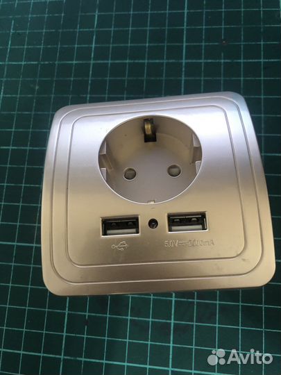 Розетка с USB зарядкой