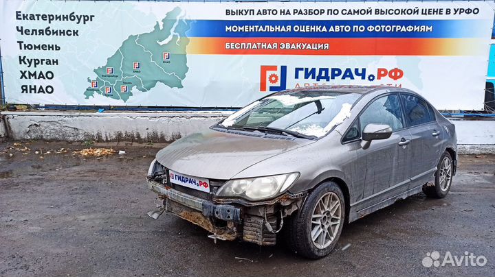 Накладка центральной консоли правая Honda Civic 4D 8 83402snau01ZC. Царапины