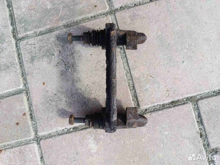 Скоба суппорта заднего Ford Focus