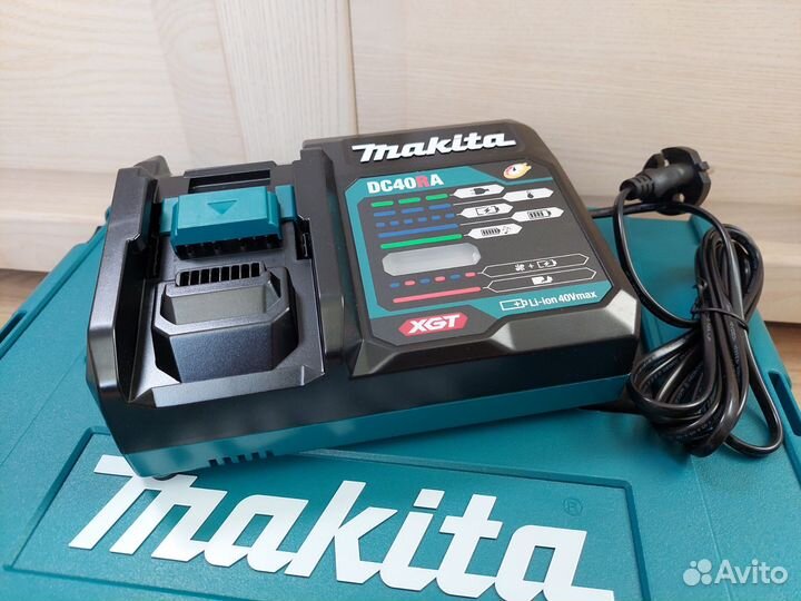 Поштучно: Makita DC40RA и BL4025 XGT