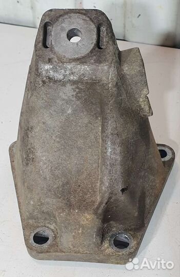 Кронштейн двигателя правый Audi A6 C5, C5 Allroad