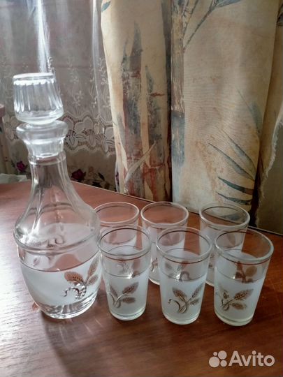 Пивные кружки, стопки и графин