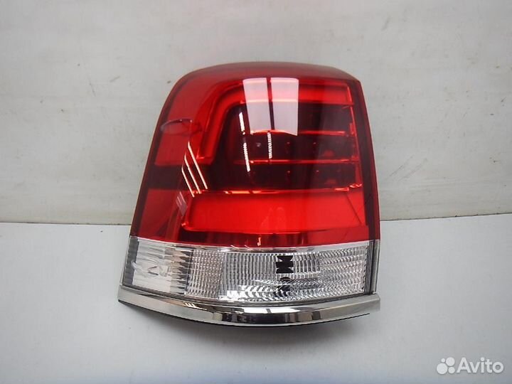 Фонарь задний наружный левый Toyota Land Cruiser
