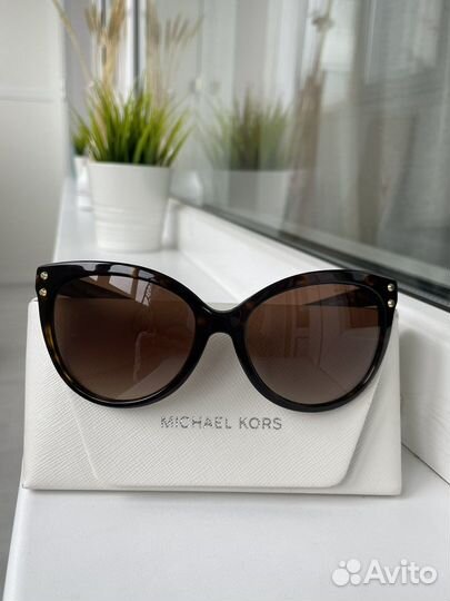 Солнечные очки Michael Kors