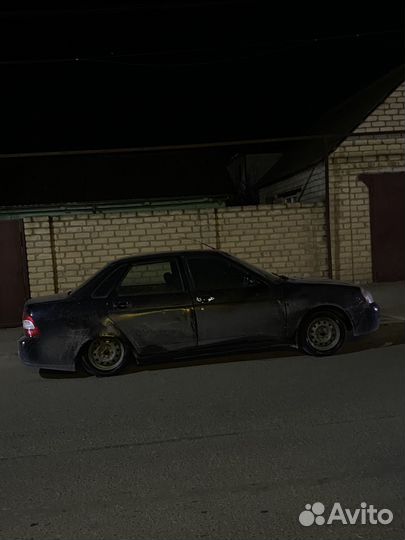 Капот на priora 2