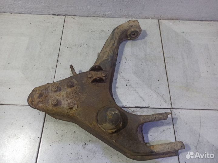 Рычаг передний левый нижний MB860831