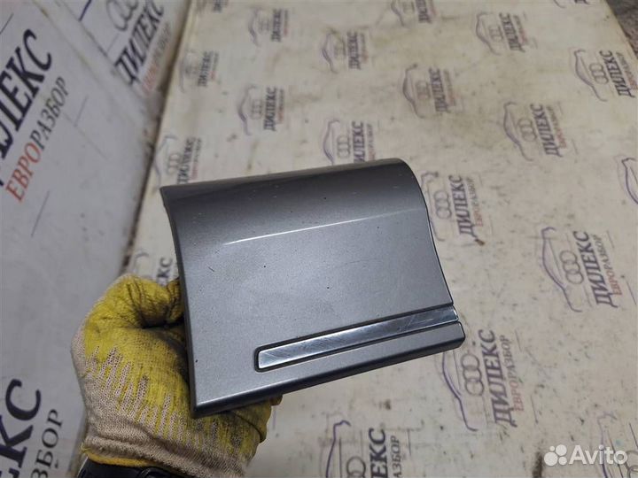 Накладка переднего крыла правого Audi Q7 2005