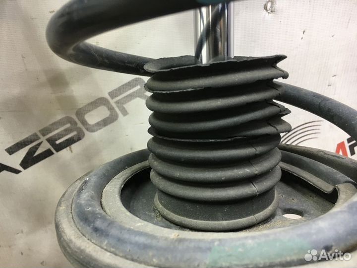 Амортизаторы Toyota Isis I рестайлинг (2009—2018)