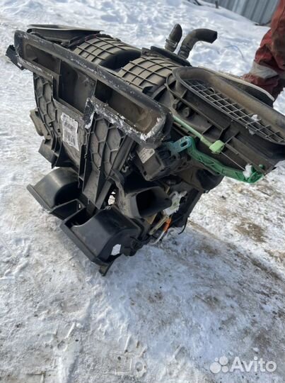 Корпус,моторчик,радиаторы печки Renault Megan 3