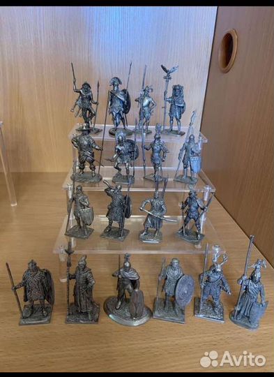 Оловянные солдатики в ассортименте около 300 штук