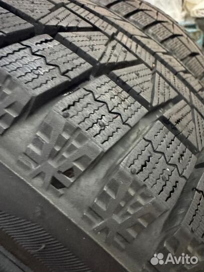 Bridgestone Blizzak Revo GZ 215/60 R17