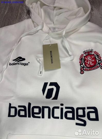 Баланс стиля: худи Balenciaga