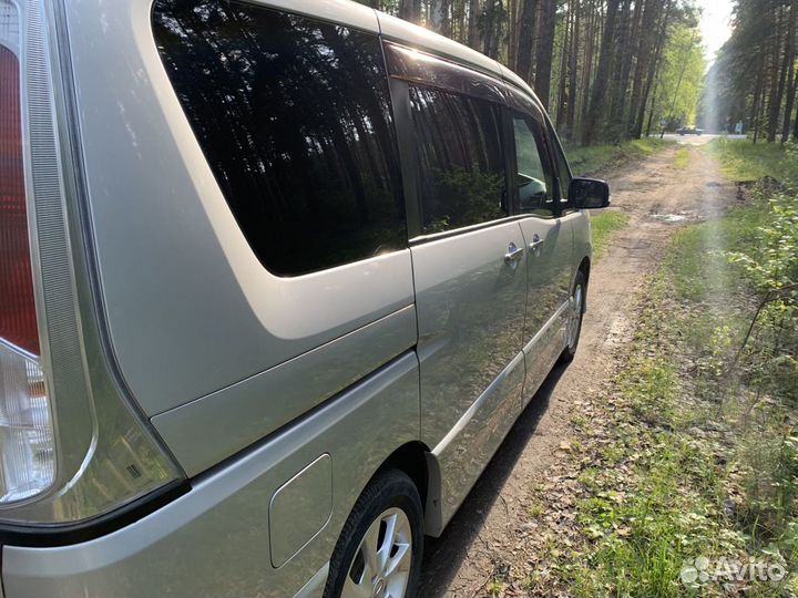 Nissan Serena 2.0 CVT, 2011, 200 000 км