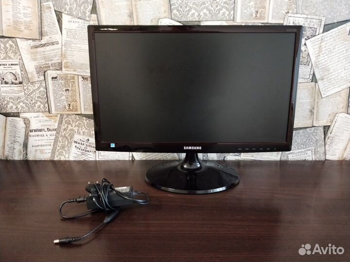 Монитор Samsung S22C300H 21.5