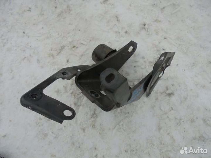 Кронштейн опоры двигателя задний Toyota Avensis