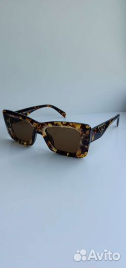 Солнцезащитные очки prada