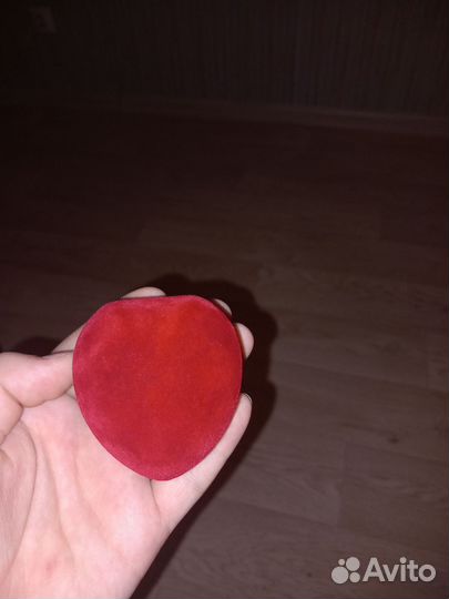 Золотое кольцо с бриллиантом